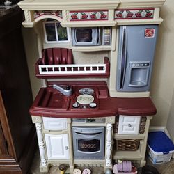 Step2 LifeStyle Play Kitchen With Play Food And Accessories