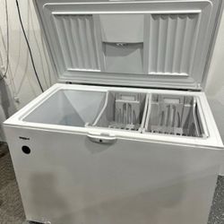 2022 Model White 15 Cubic Feet Chest Freezer 