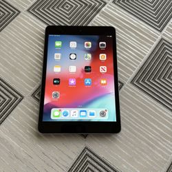 Beautiful 😻 iPad Mini. Carries  AT&T. Sim Card.