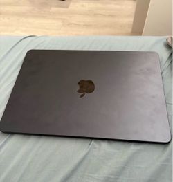 MacBook Air 13 inch M4 2025