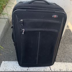 Now Cary on luggage available 95134