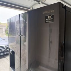 Samsung 28 cu. ft. French Door Refrigerator – Black Stainless (RF28R6201SG/AA)