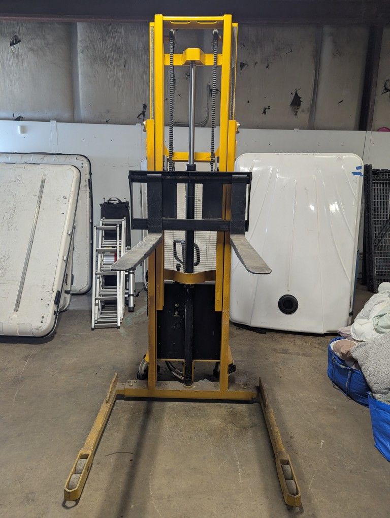 Big Joe M-22 Forklift