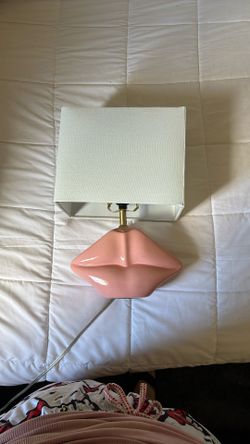 Lips Lamp