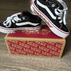 Van's Flame Check size 11- NEW