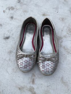 Silver LandsEnd Ballet Flats Cut-out Design Kids Sz 2M 