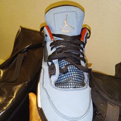 Jordan 4 Retro
Travis Scott Cactus Jack
