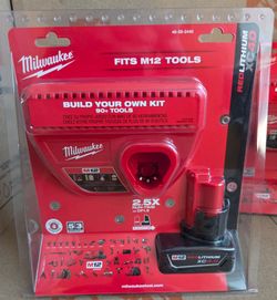Milwaukee M12 Charger and XC 4.0 Battery Kit