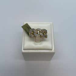 10K GOLD DIAMOND RING. NEW. 