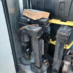 RV Motorhome Leveling Electric Leaveling Jacks Motorhome Tiffin high end motorhome