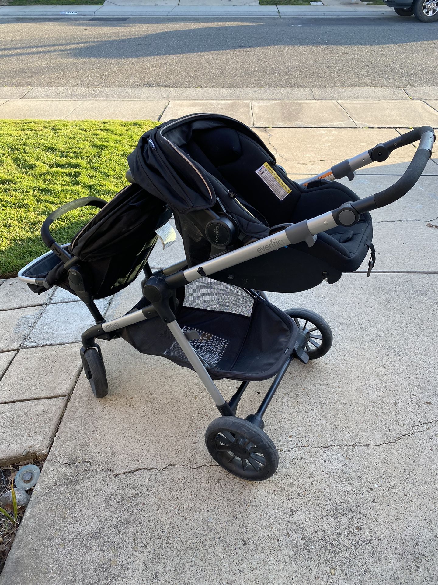 Evenflo Pivot Xpand Modular Travel System with SafeMax Infant Car Seat