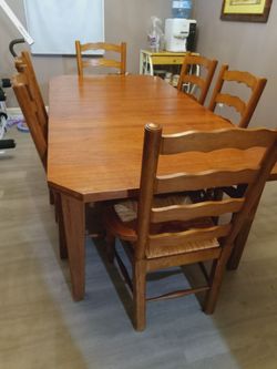 Nice solid oak wood dining table with 6 chairs cash only