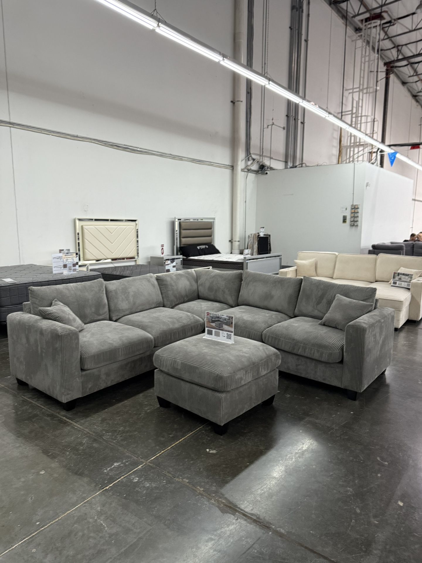 BRAND NEW GREY SECTIONAL COUCH WITH OTTOMAN(NEW IN BOXES)