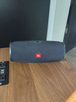JBL charge 4
