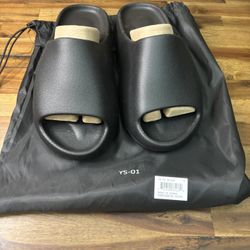 Yeezy Slide Black Men's Size 9,10,11, 12,13, Brand New Never Worn