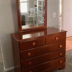 Dresser w/removable Mirror