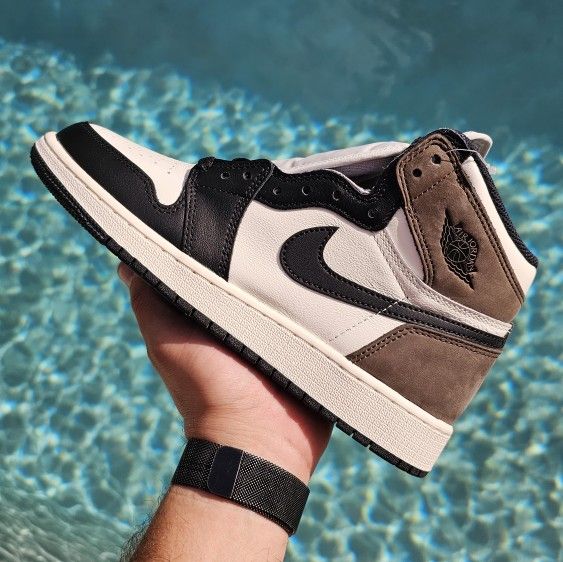 NEW Nike Air Jordan High Dark Mocha GS Size (8W) aj1 I grade