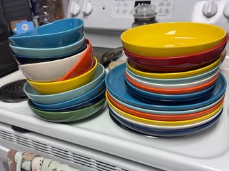 Colorful plate set