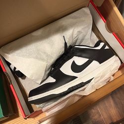 Nike Dunks Pandas size 11.5