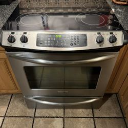 Frigidaire Stove 