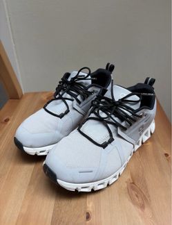 On Cloud Sneakers Gray and Black