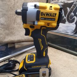 NEW DEWALT 20V BRUSHLESS ATOMIC 1/2 IMPACT WRENCH KIT 