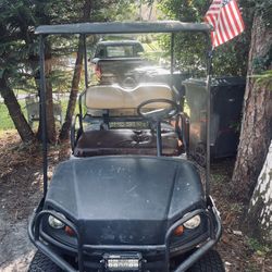 E-Z-GO Express™ L6 Gas 