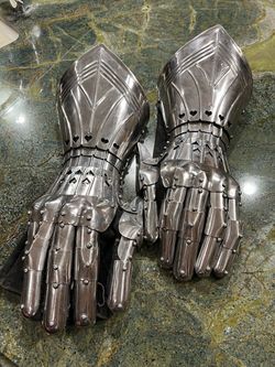 knight gauntlets