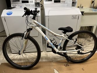 White Liv bicycle enchant in good condition.