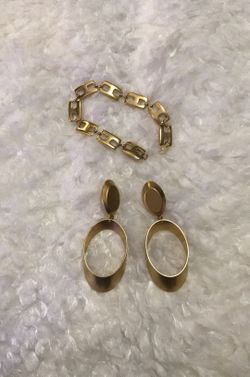 Bracelet ang earrings gold plated great condition