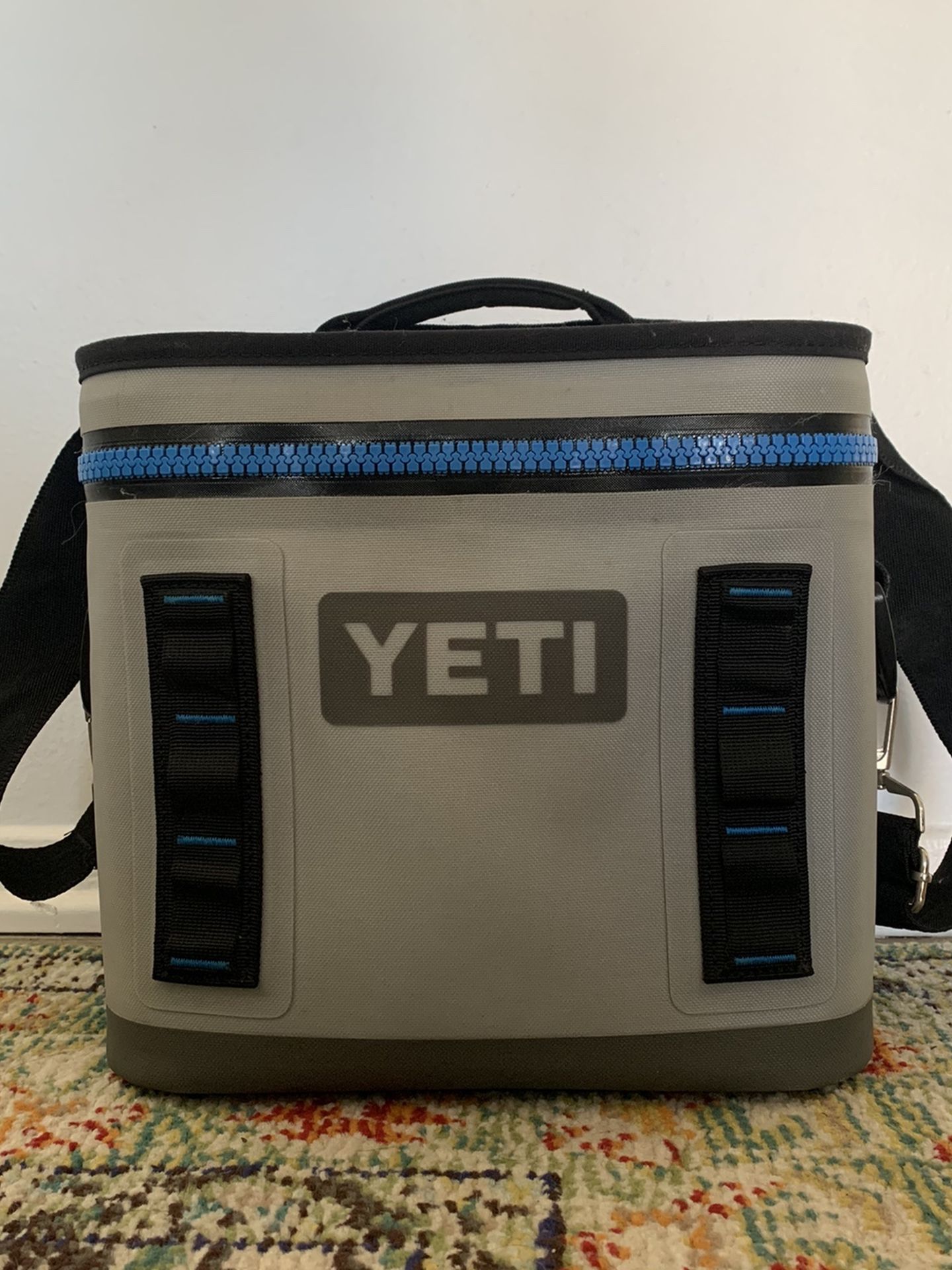 Yeti Cooler - Hopper Flip 8