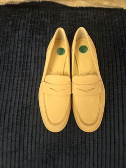 J McLaughlin Women Size 8 Beige New Loafers