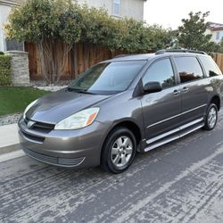 2004 Toyota Sienna