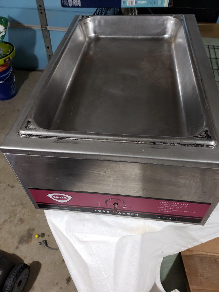 Wells Commercial food warmer with no lid And knob on turner. Llw-1220