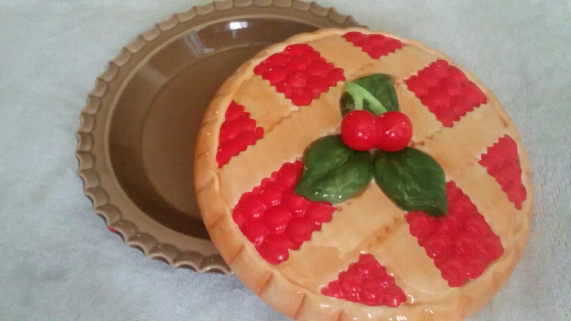 12" Vintage Pie Plate with Lid