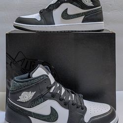 Air Jordan 1 Mid SE Panda Elephant Size 11