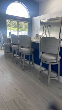 Set of 4 swivel bar stools