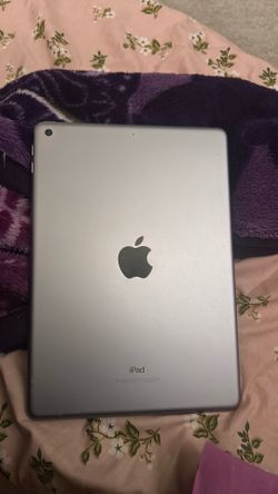 Apple IPad 6th generation  (silver)
