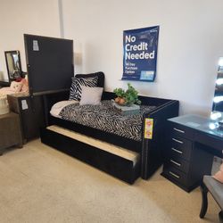 Day Bed Tufted Black W/trundle & Twin Mats