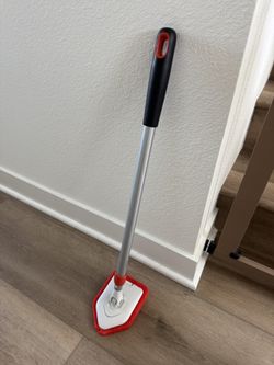 OXO Extendable Tub & Tile Shower Cleaner Scrubber - New 