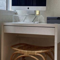 Mac Desktop With Keyboard & Mouse