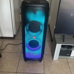 JBL 1000 Watts Plus Wireless Microphones And Adapter