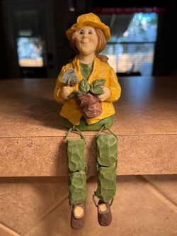 Vintage 2003 WMG Resin Shelf Sitter Woman Gardener Figurine