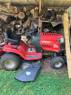 Riding lawnmower