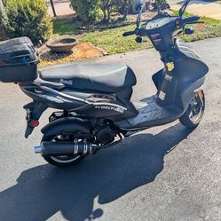 Moped \ Scooter