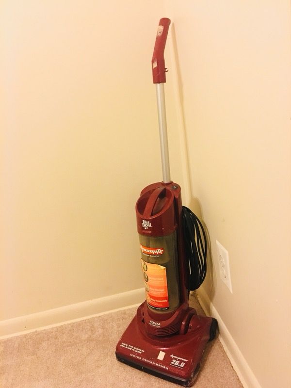 Dirt Devil M084600 Dynamite Bagless Quick Vac, Red