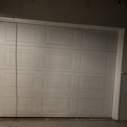 Modern Garage Door – Excellent Condition (Panels Only
