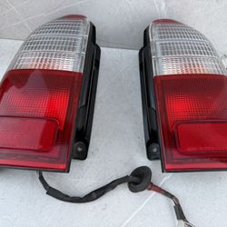 98 Toyota 4Runner Pair Left & Right Side Taillights OEM