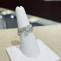 Gold Diamond Ring 