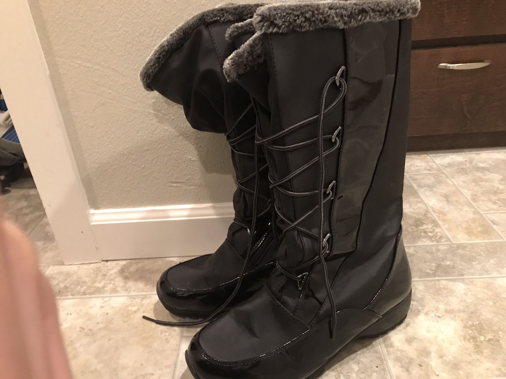Women’s sporto Brand new size 10 waterproof snow boots